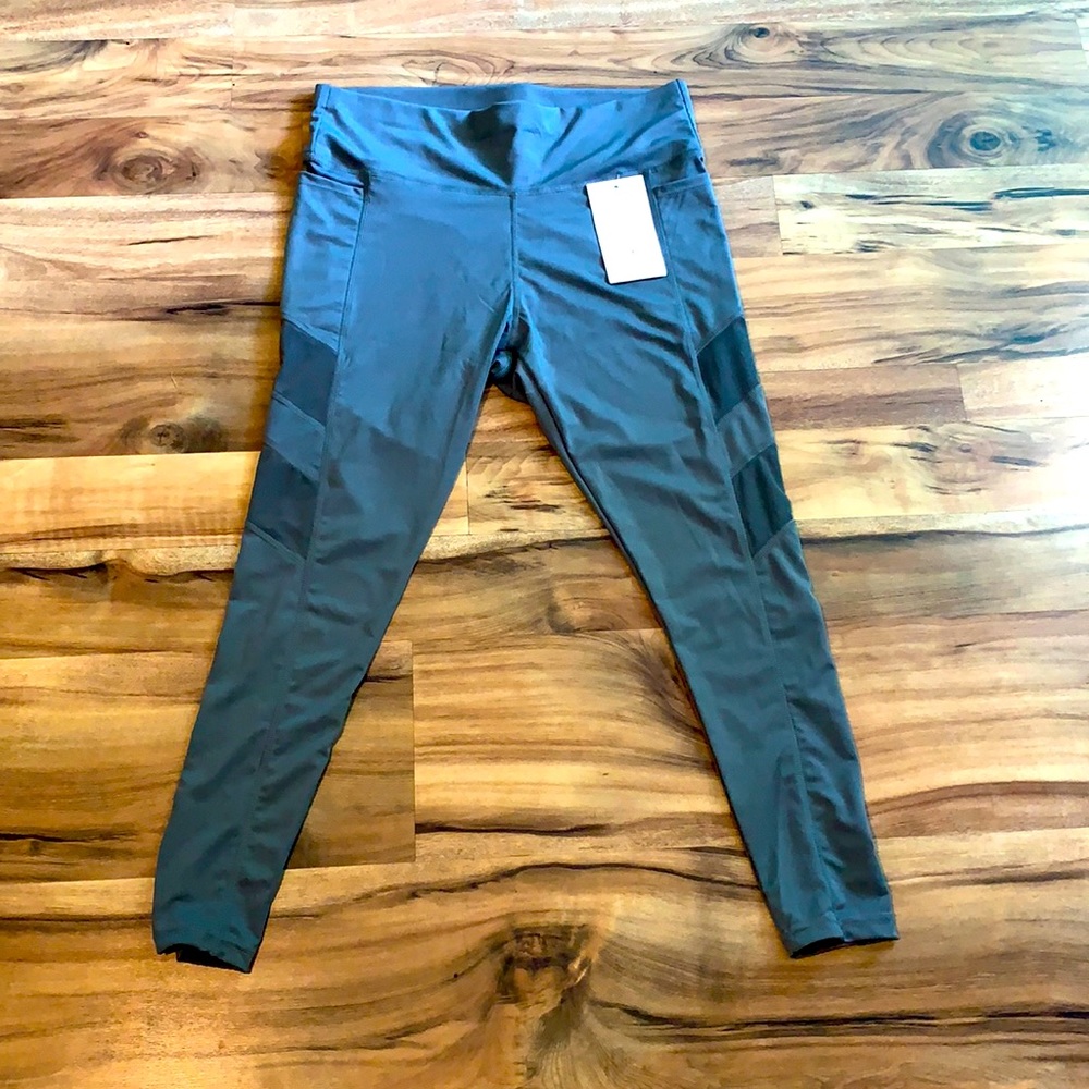 Brand new gray leggings with pockets